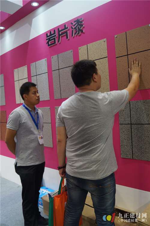 上海建博会：华石涂料以“专业专注”态度赢得客户